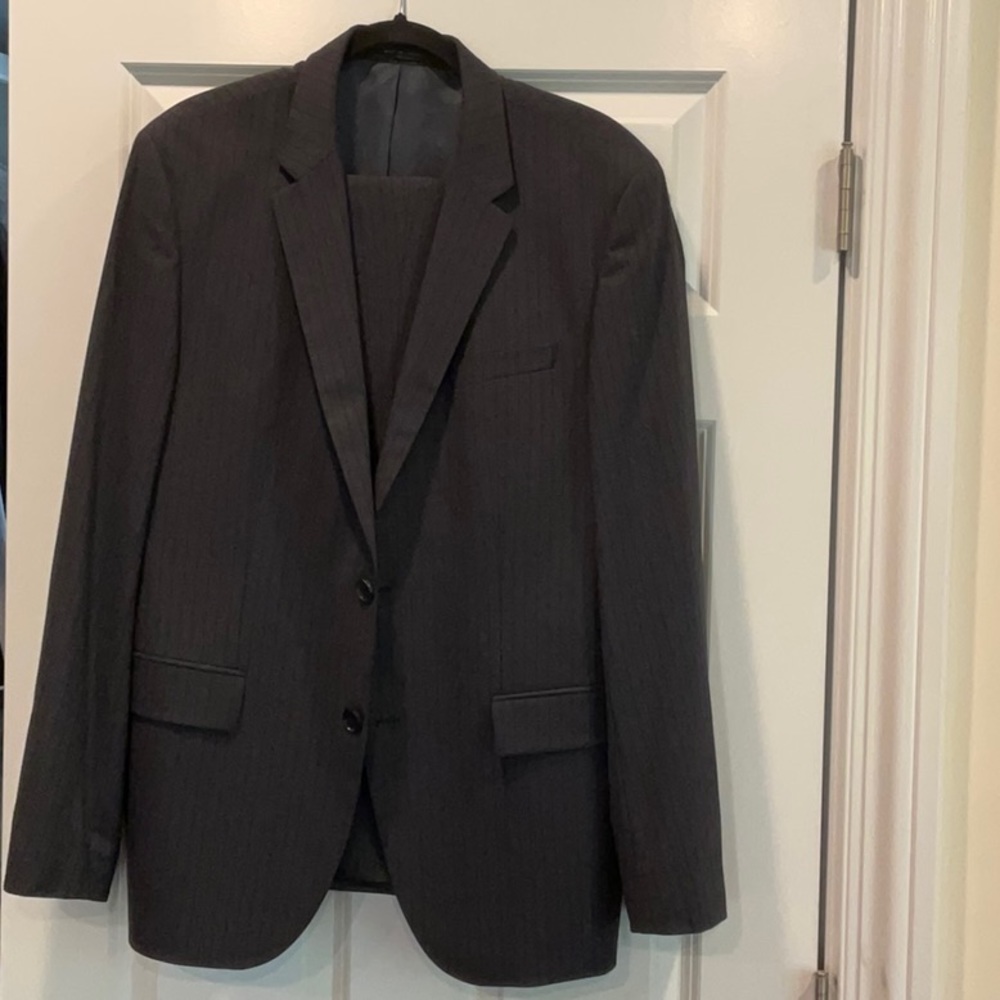 Hugo Boss suit 42S. 36/32 pants - Picture 1 of 11